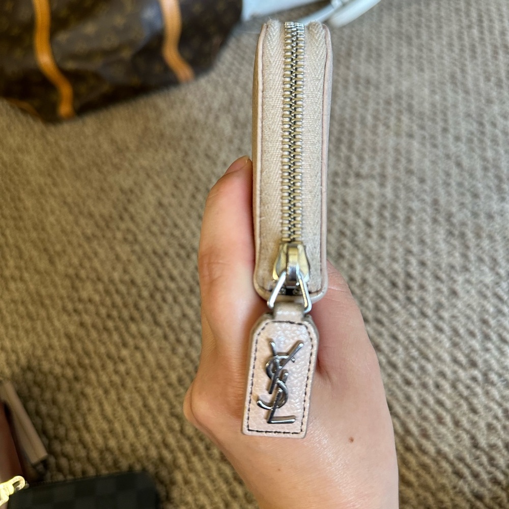 Saint Laurent Cassandra Zippy Wallet - Picture 11 of 11